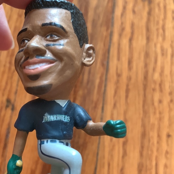 Vintage MLB 1998 Baseball Griffey Jr #24 figurine - Picture 2 of 5